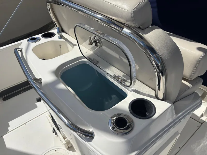 Slide: The Image of Boston Whaler 270 DAUNTLESS 2020 - 17