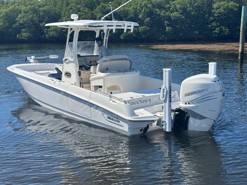Slide: The Image of Boston Whaler 270 DAUNTLESS 2020 - 2