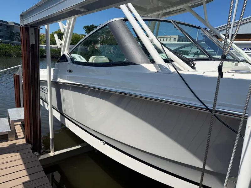 Slide: The Image of Boston Whaler 240 VANTAGE 2023 - 3
