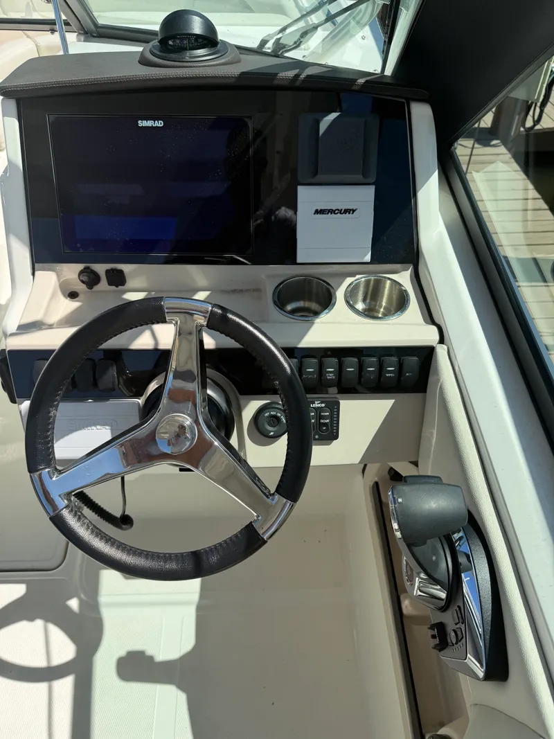 Slide: The Image of Boston Whaler 240 VANTAGE 2023 - 9