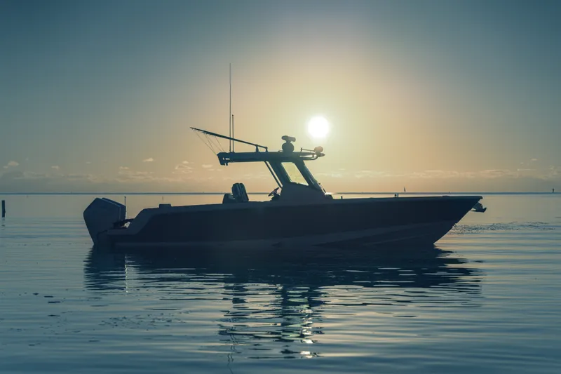 Slide: The Image of Boston Whaler 330 Outrage 2026 - 10
