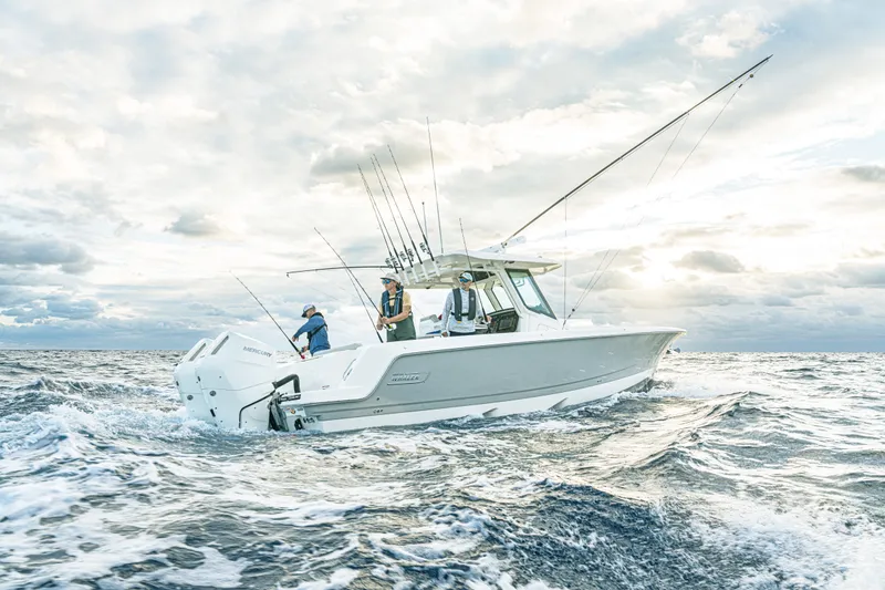 Slide: The Image of Boston Whaler 330 Outrage 2026 - 12