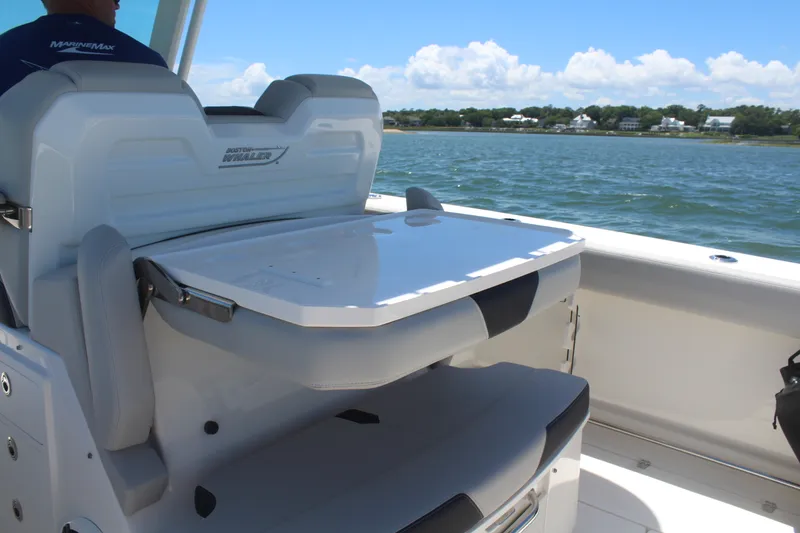 Slide: The Image of Boston Whaler 330 Outrage 2026 - 13