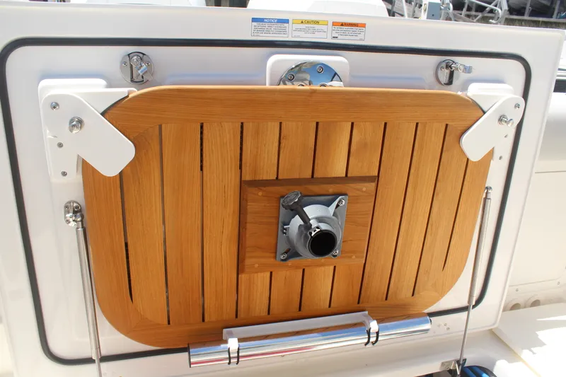 Slide: The Image of Boston Whaler 330 Outrage 2026 - 16
