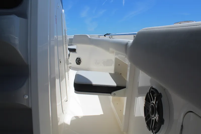 Slide: The Image of Boston Whaler 330 Outrage 2026 - 25