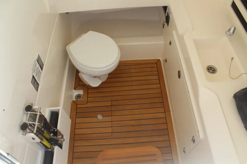 Slide: The Image of Boston Whaler 330 Outrage 2026 - 28