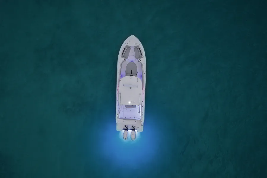 Slide: The Image of Boston Whaler 330 Outrage 2026 - 3