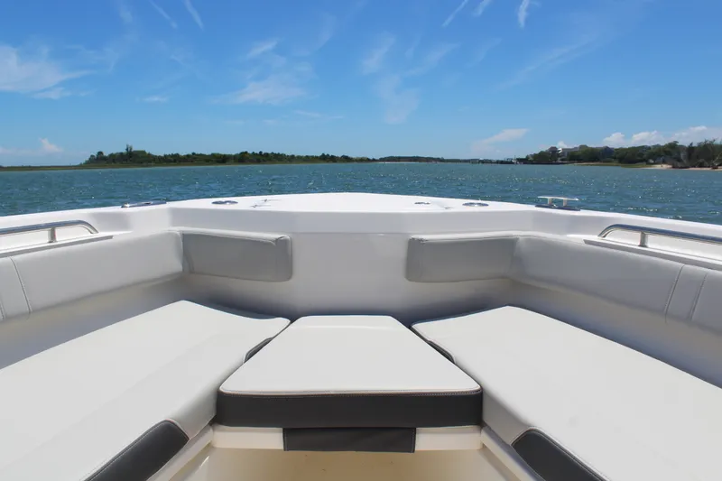 Slide: The Image of Boston Whaler 330 Outrage 2026 - 30