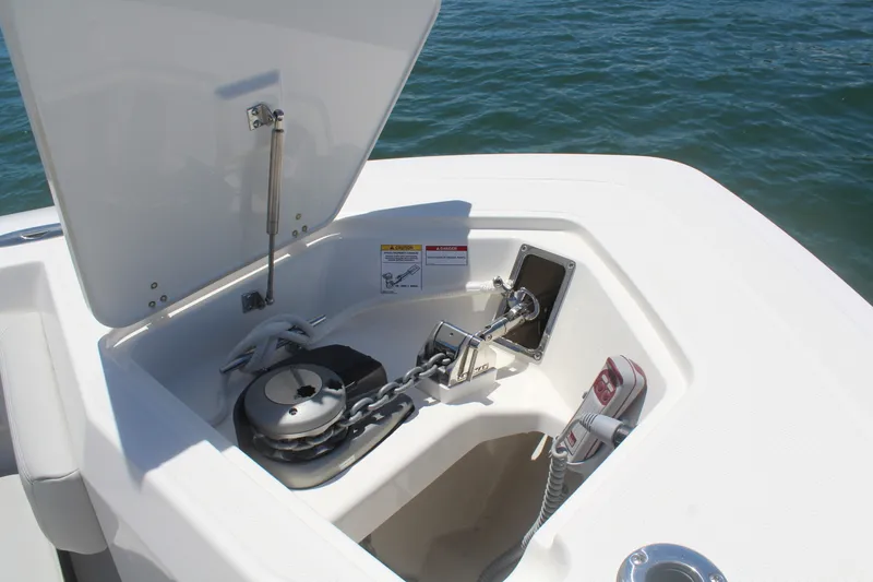 Slide: The Image of Boston Whaler 330 Outrage 2026 - 32
