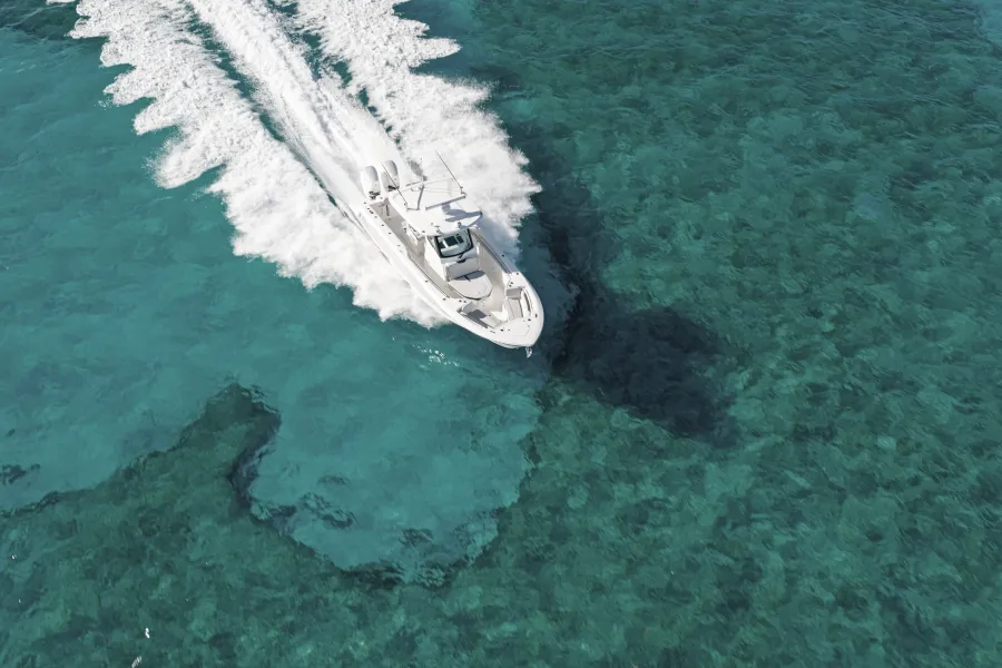 Slide: The Image of Boston Whaler 330 Outrage 2026 - 7