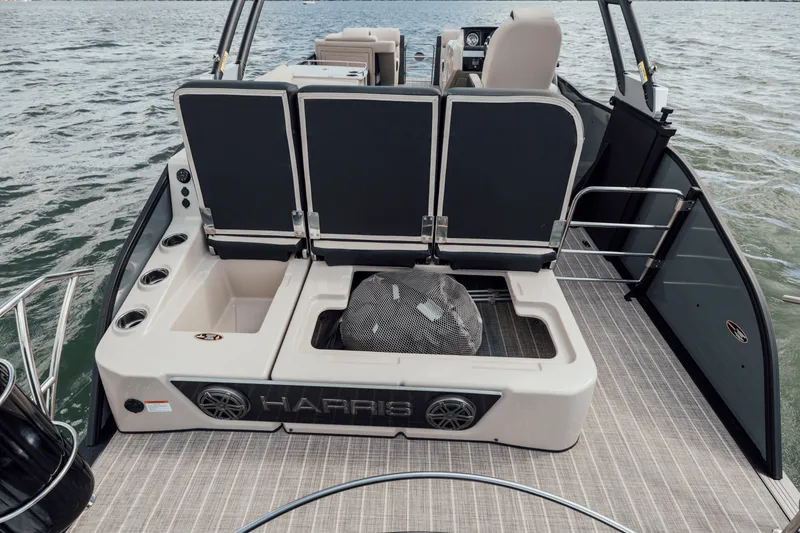 Slide: The Image of Harris 230 Grand Mariner 2026 - 32