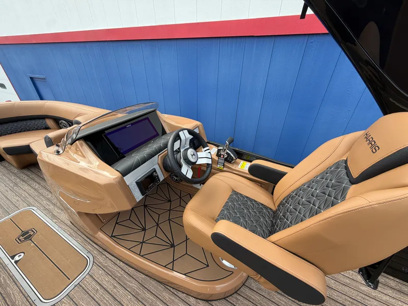 Slide: The Image of Harris 230 Grand Mariner 2026 - 18