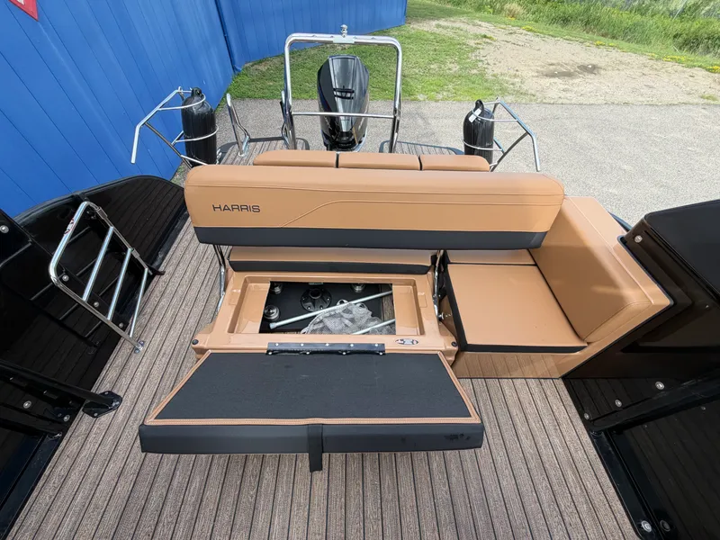 Slide: The Image of Harris 230 Grand Mariner 2026 - 25