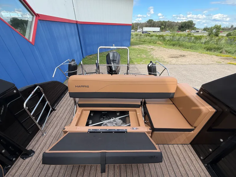Slide: The Image of Harris 230 Grand Mariner 2026 - 26