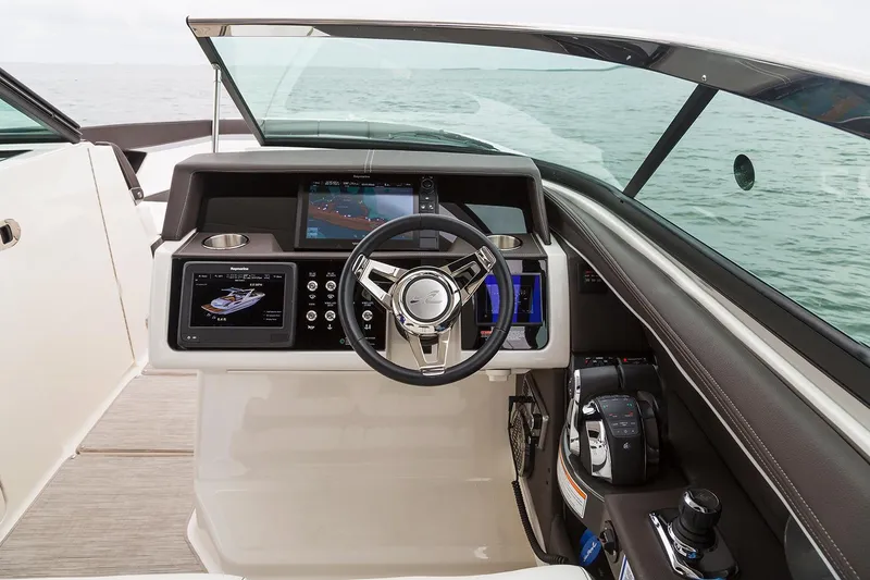 Slide: The Image of Sea Ray SLX 350 Outboard 2025 - 7