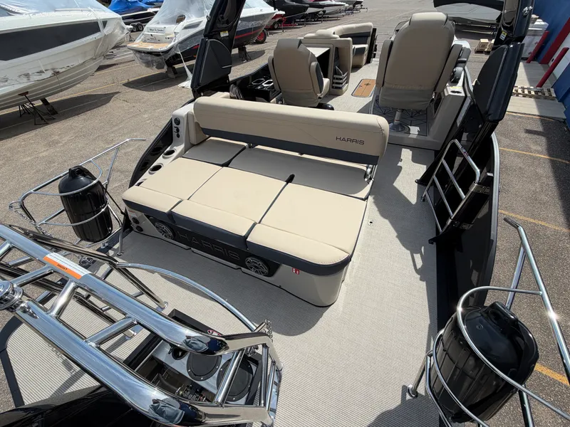 Slide: The Image of Harris Grand Mariner 250 2026 - 11