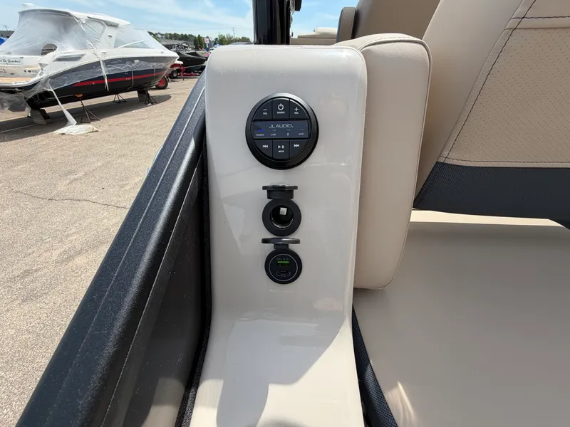 Slide: The Image of Harris Grand Mariner 250 2026 - 13