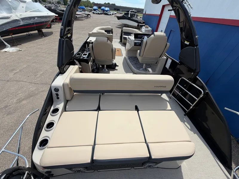 Slide: The Image of Harris Grand Mariner 250 2026 - 15