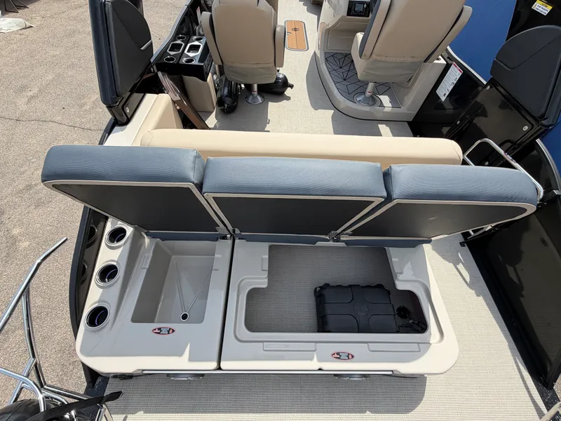Slide: The Image of Harris Grand Mariner 250 2026 - 16
