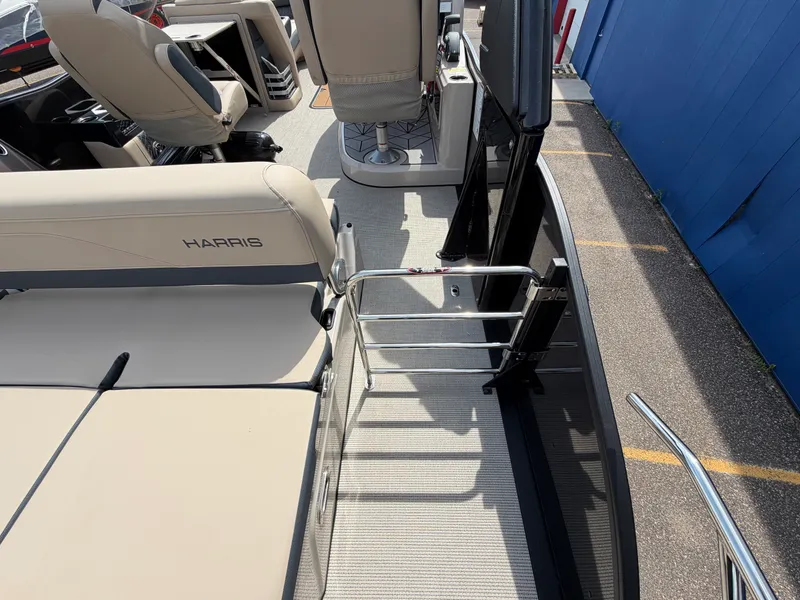 Slide: The Image of Harris Grand Mariner 250 2026 - 17