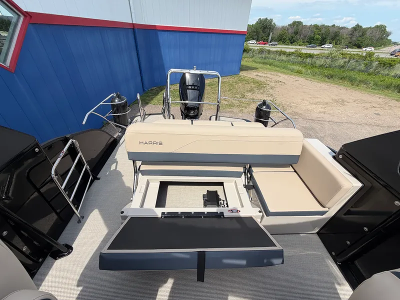 Slide: The Image of Harris Grand Mariner 250 2026 - 18