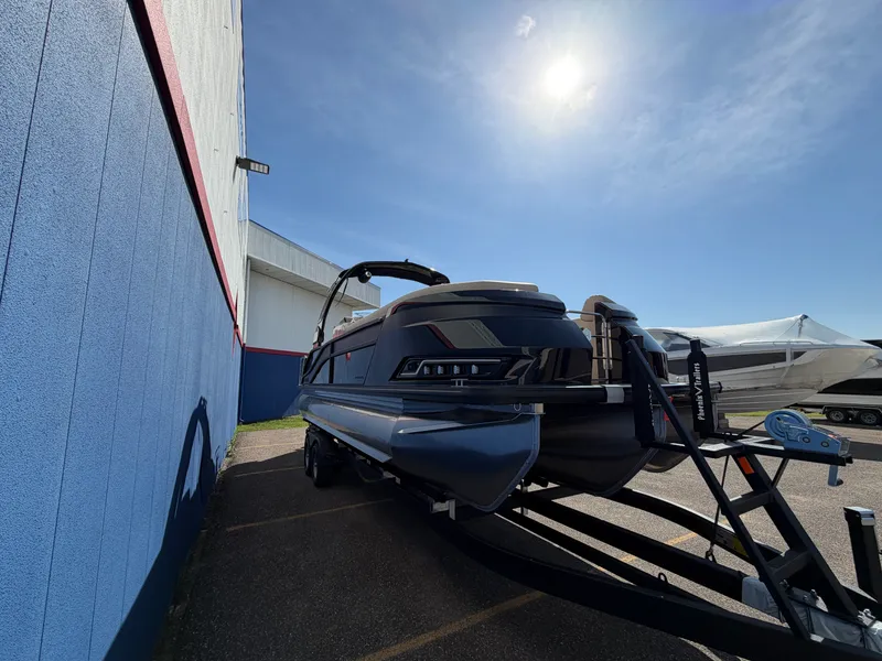Slide: The Image of Harris Grand Mariner 250 2026 - 2