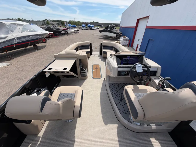 Slide: The Image of Harris Grand Mariner 250 2026 - 21