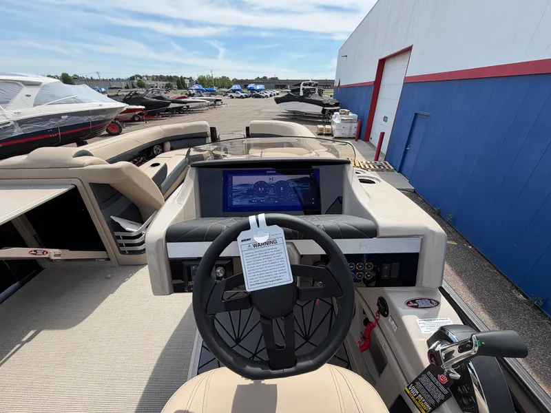 Slide: The Image of Harris Grand Mariner 250 2026 - 22