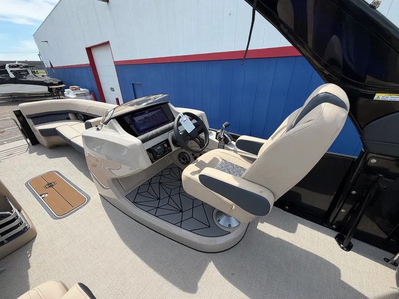 Slide: The Image of Harris Grand Mariner 250 2026 - 23