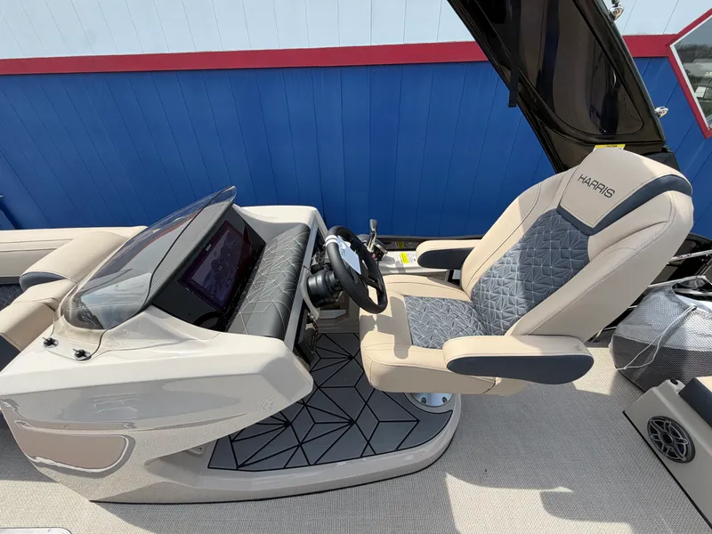 Slide: The Image of Harris Grand Mariner 250 2026 - 24