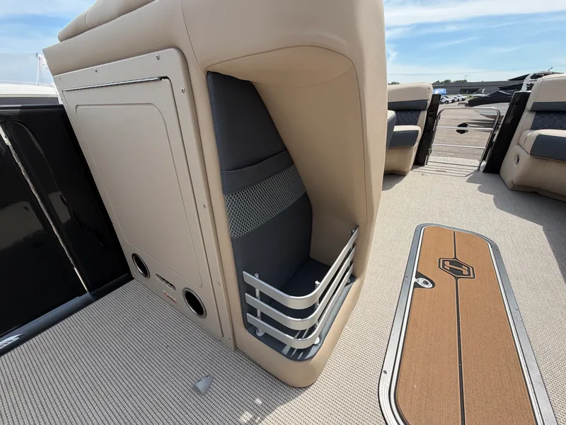 Slide: The Image of Harris Grand Mariner 250 2026 - 35