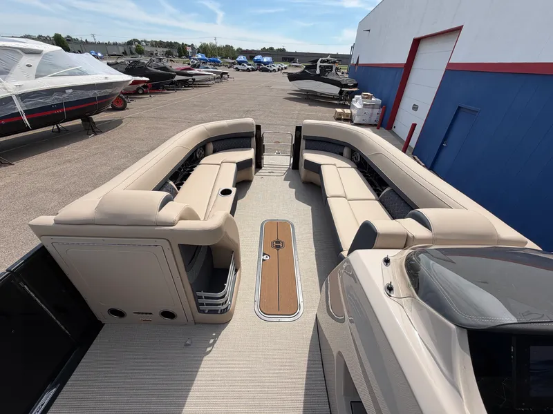 Slide: The Image of Harris Grand Mariner 250 2026 - 36