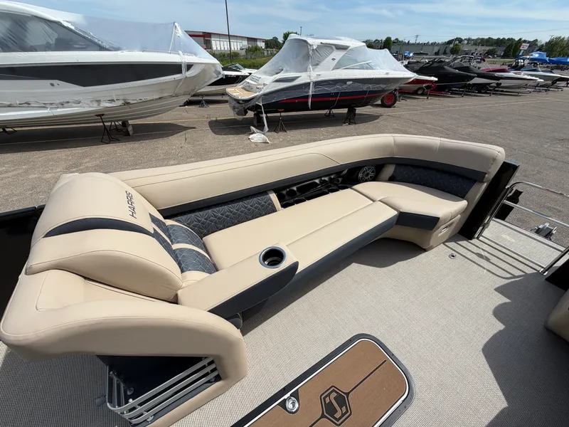 Slide: The Image of Harris Grand Mariner 250 2026 - 43
