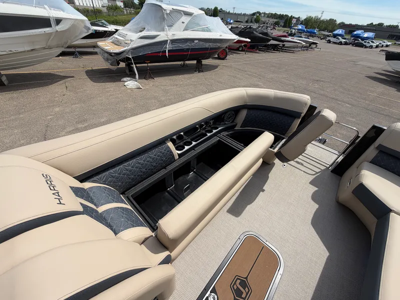 Slide: The Image of Harris Grand Mariner 250 2026 - 44