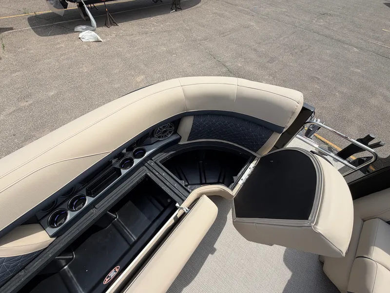 Slide: The Image of Harris Grand Mariner 250 2026 - 46
