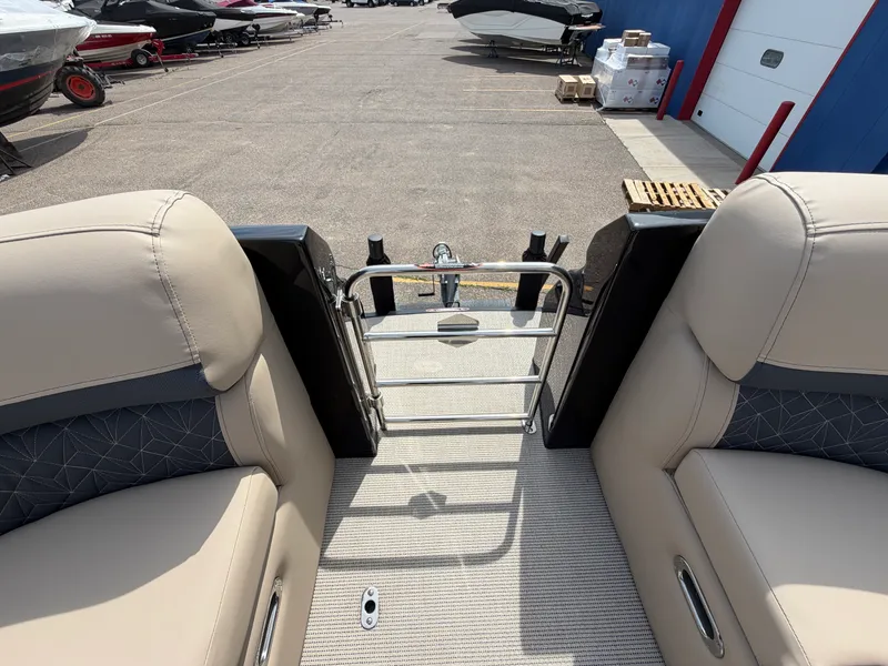 Slide: The Image of Harris Grand Mariner 250 2026 - 47