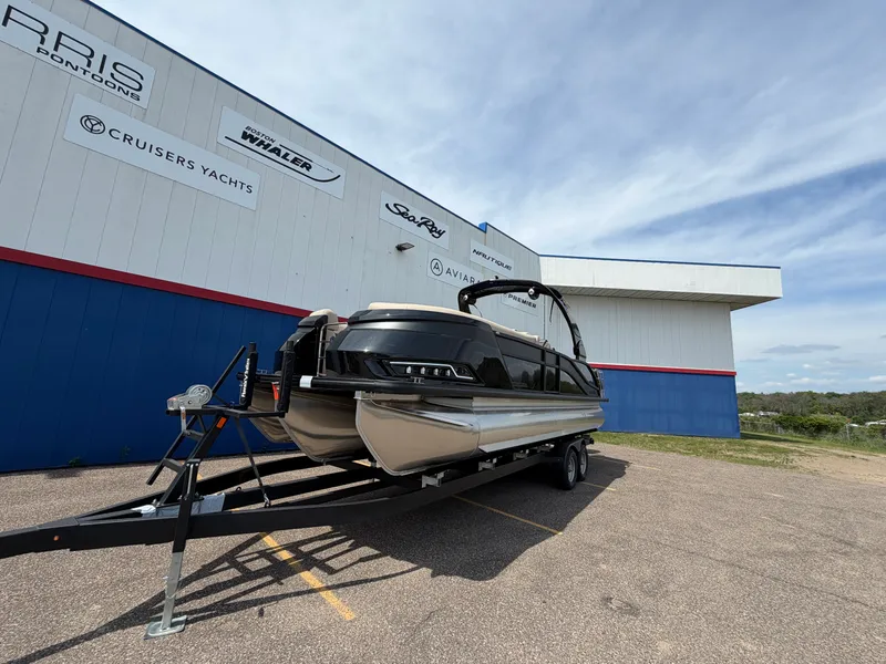 Slide: The Image of Harris Grand Mariner 250 2026 - 5