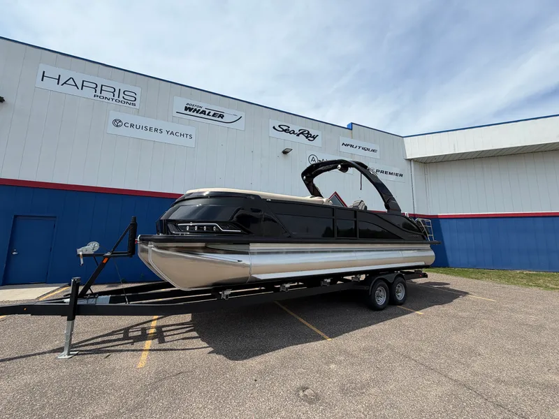 Slide: The Image of Harris Grand Mariner 250 2026 - 6
