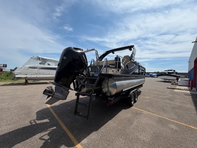 Slide: The Image of Harris Grand Mariner 250 2026 - 9