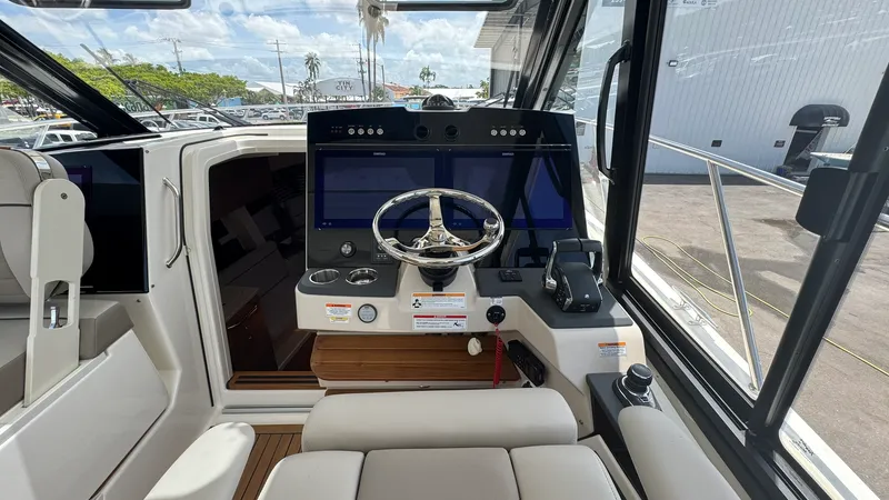 Slide: The Image of Boston Whaler 365 Conquest 2025 - 22