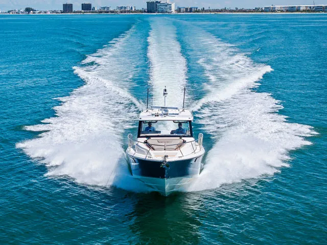 Slide: The Image of Boston Whaler 365 Conquest 2025 - 23