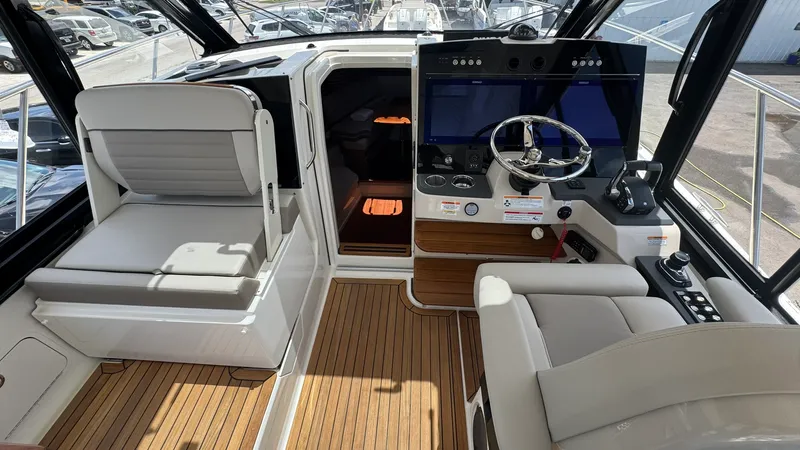 Slide: The Image of Boston Whaler 365 Conquest 2025 - 27