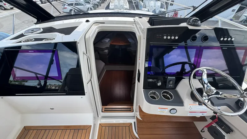 Slide: The Image of Boston Whaler 365 Conquest 2025 - 48