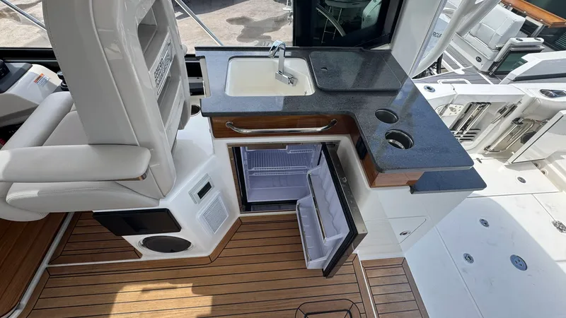 Slide: The Image of Boston Whaler 365 Conquest 2025 - 19