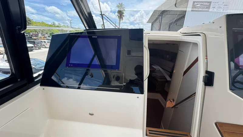 Slide: The Image of Boston Whaler 365 Conquest 2025 - 35