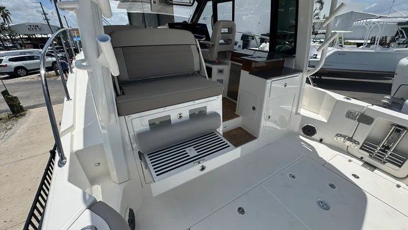 Slide: The Image of Boston Whaler 365 Conquest 2025 - 16