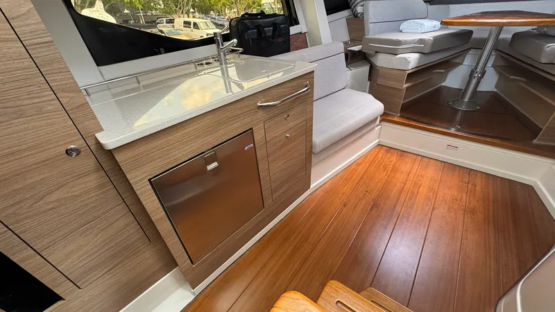 Slide: The Image of Boston Whaler 365 Conquest 2025 - 51