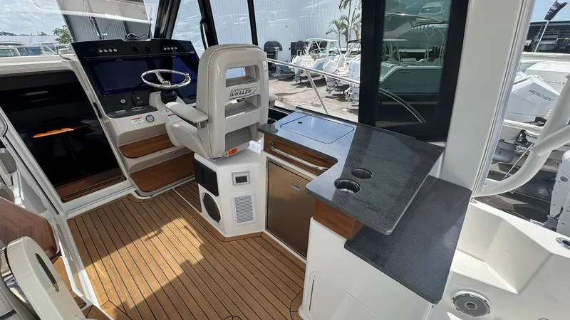 Slide: The Image of Boston Whaler 365 Conquest 2025 - 18