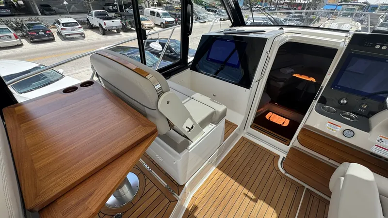Slide: The Image of Boston Whaler 365 Conquest 2025 - 34
