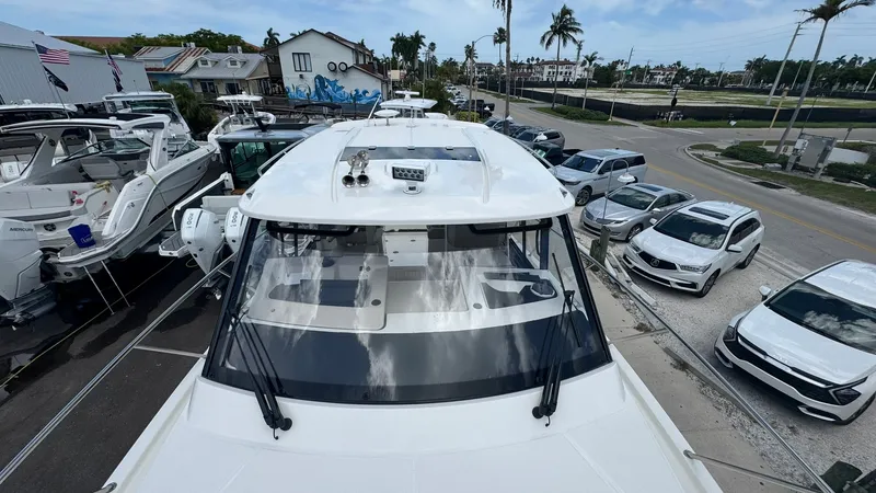 Slide: The Image of Boston Whaler 365 Conquest 2025 - 69
